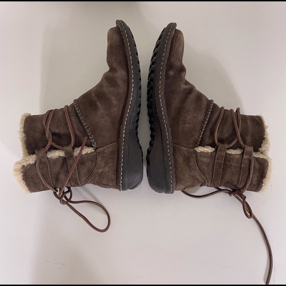 UGG Brown Leather Suede Lace Up Back Booties GUC - Picture 6 of 8